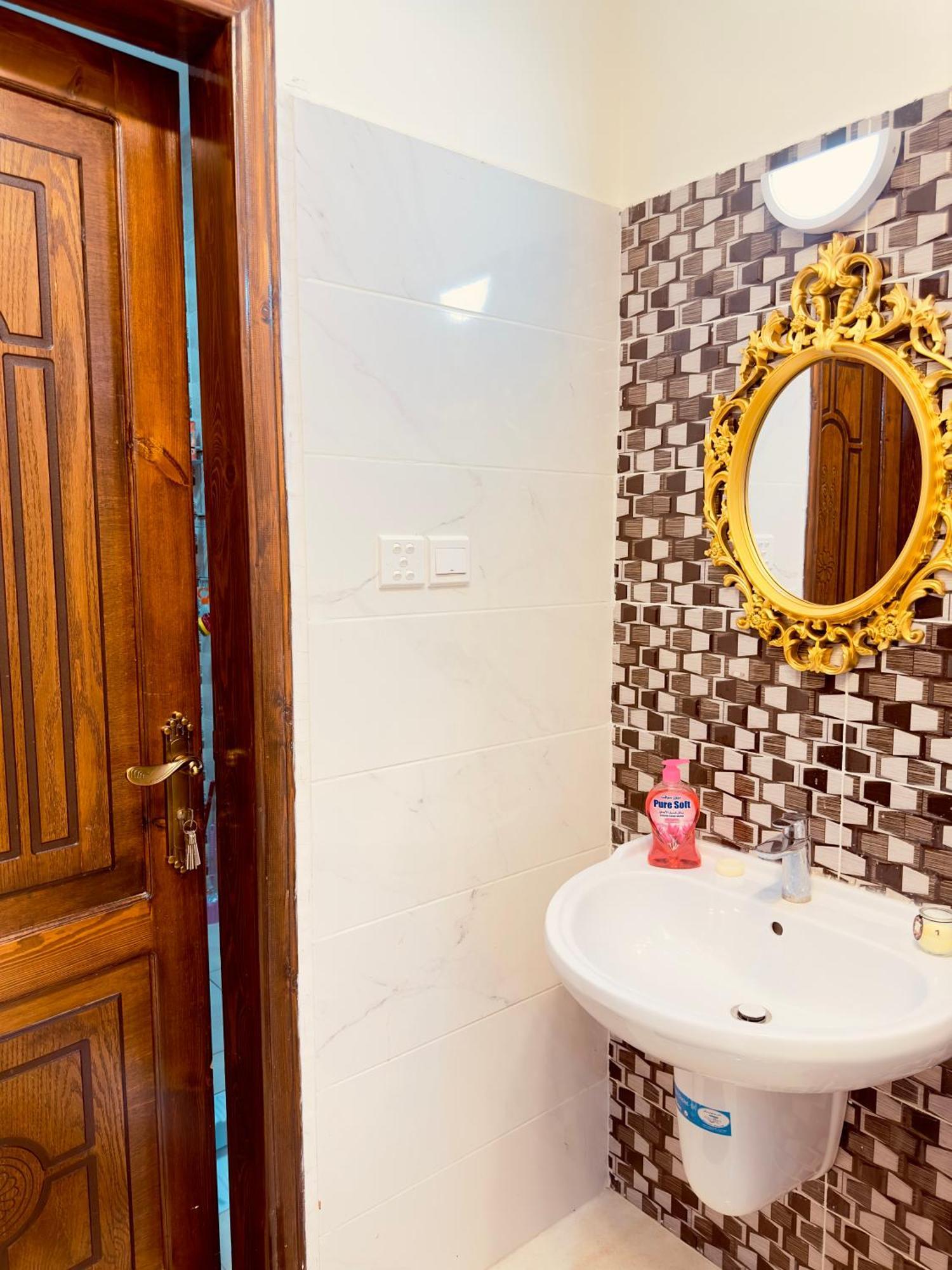 Eng-Murjan Apartment Акаба Екстериор снимка