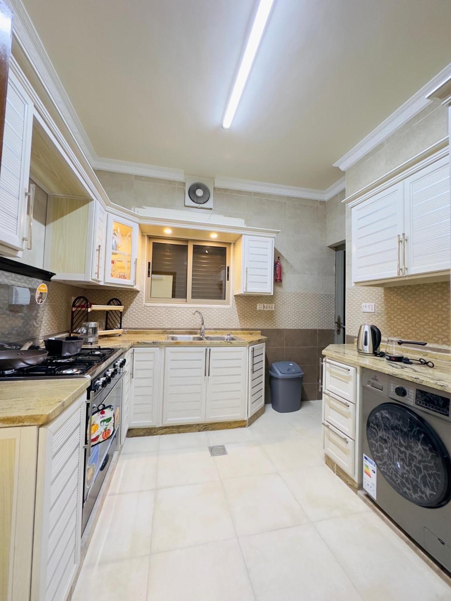 Eng-Murjan Apartment Акаба Екстериор снимка